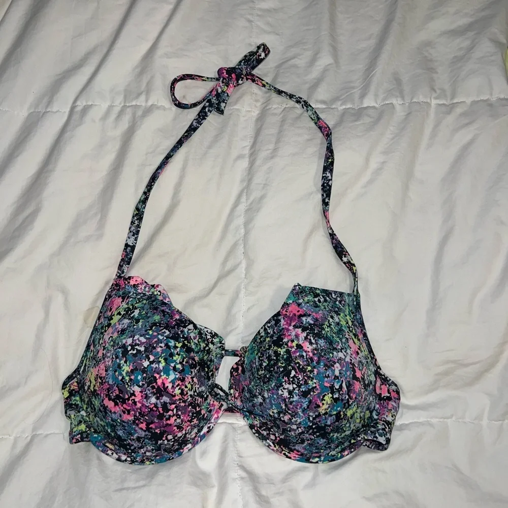 Victoria Secret: 34D bikini top: ruffles and paint splatter with small bow - Picture 1 of 2